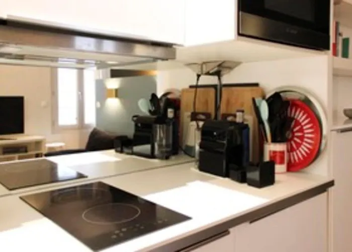 Bright In The Heart Of Well Located Apartmán