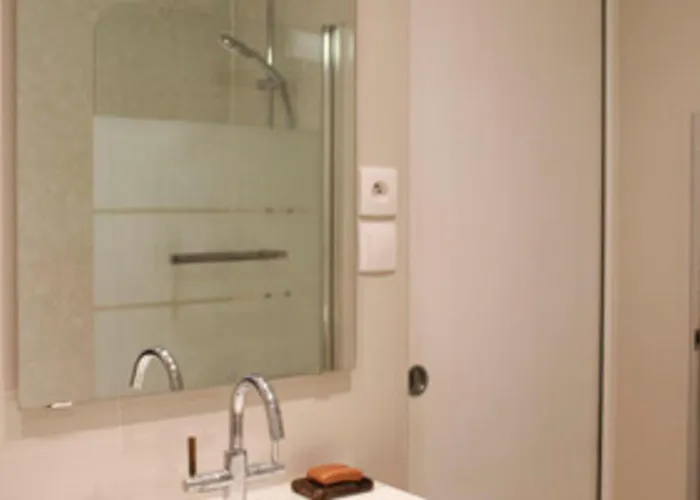 Bright In The Heart Of Well Located Paříž